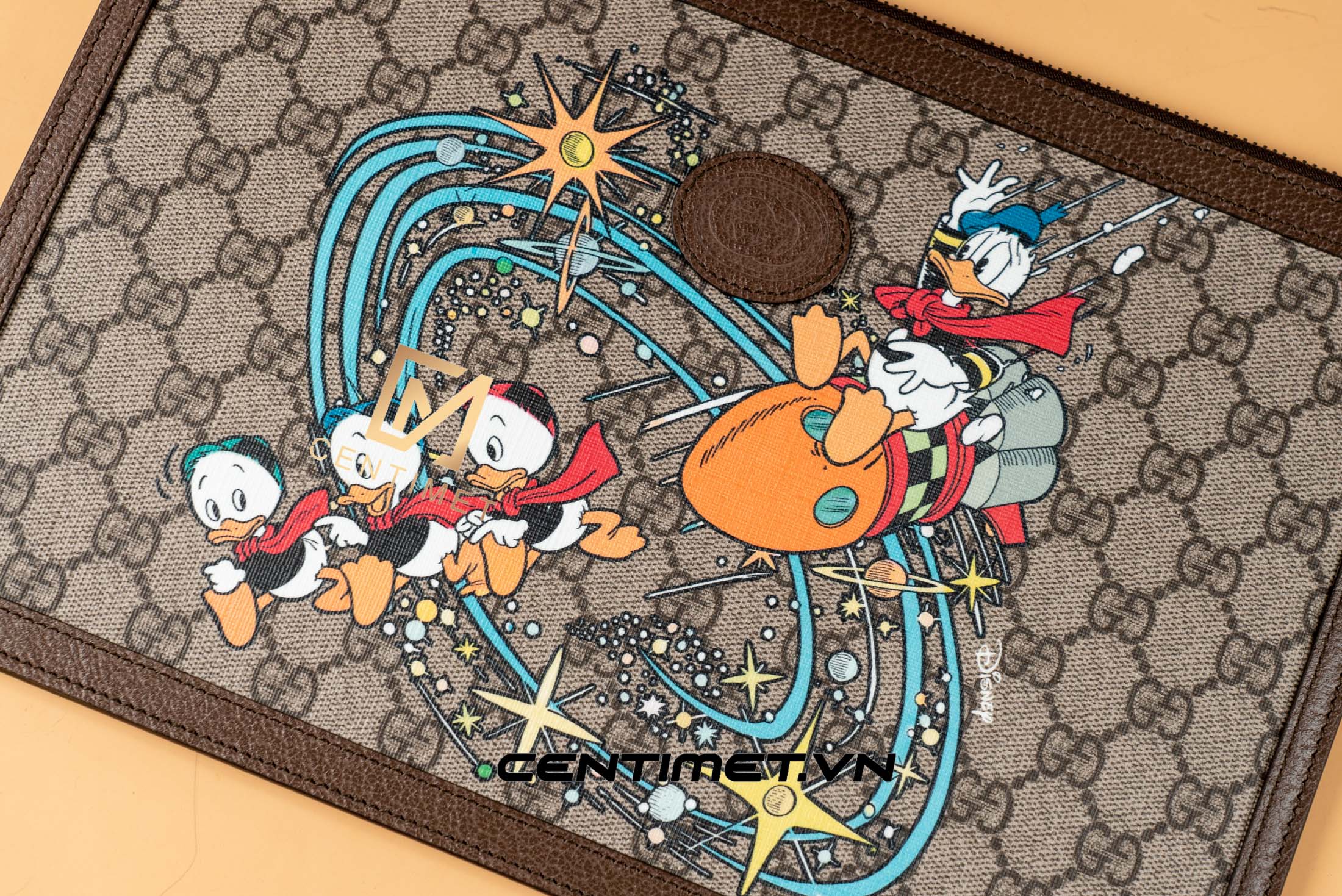 Túi Disney x Gucci Donald Duck pouch 