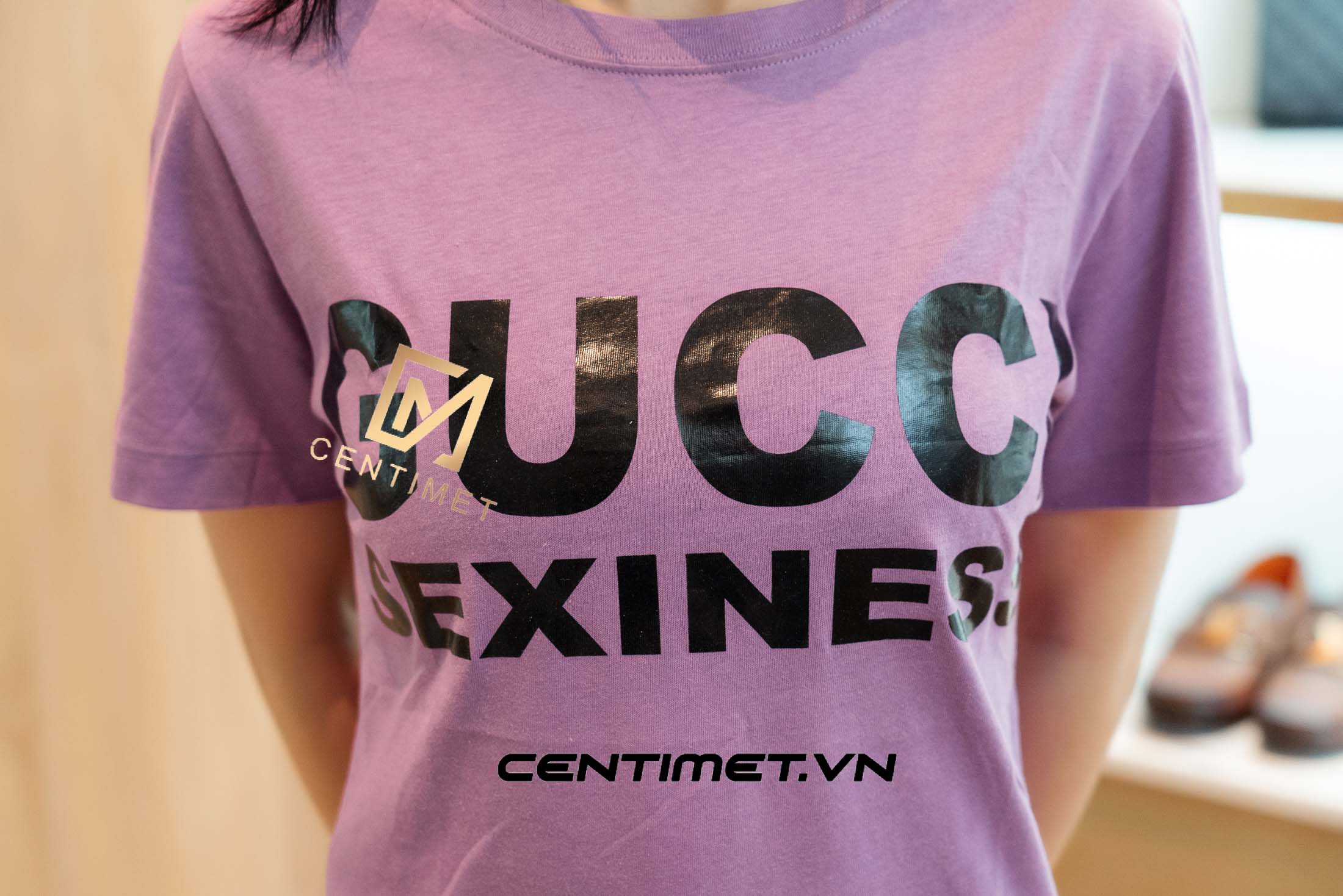 gucci-sexiness-slogan-t-shirt_15327829_26687337_2048