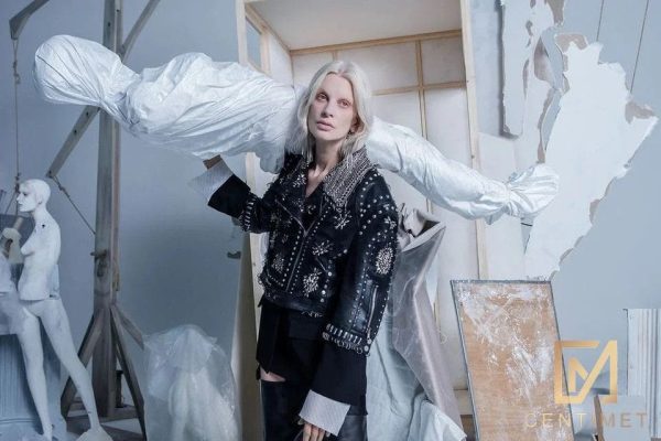 Siêu phẩm khăn lụa D-jungle của nhà mốt Dior Xuân Hè 2022