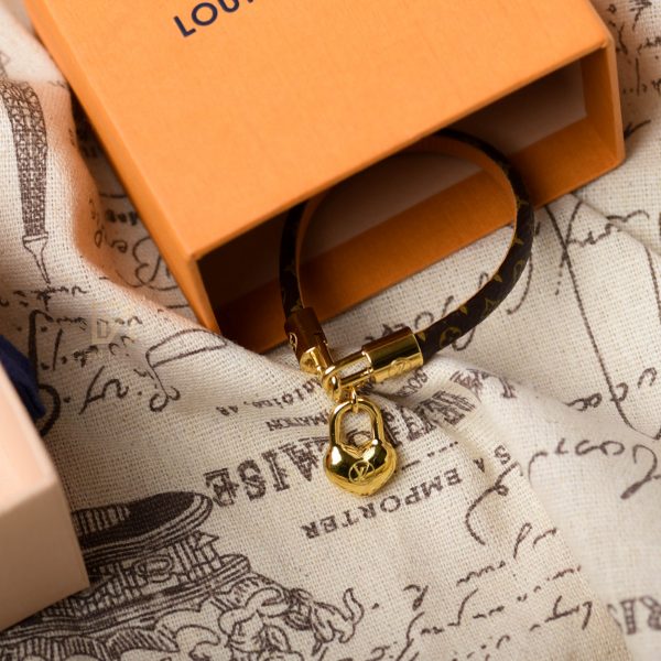 Shop Louis Vuitton MONOGRAM 2022-23FW Crazy in lock bracelet (M6451F) by  ms.Paris