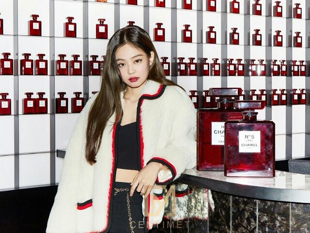 Mandoo Jennie VN  김제니 Black Pink  Chiếc áo khoác Jennie diện tại Chanel  Show được các shop thời trang ở Hàn Quốc gọi là Chanel Jennie Cardigan   Facebook