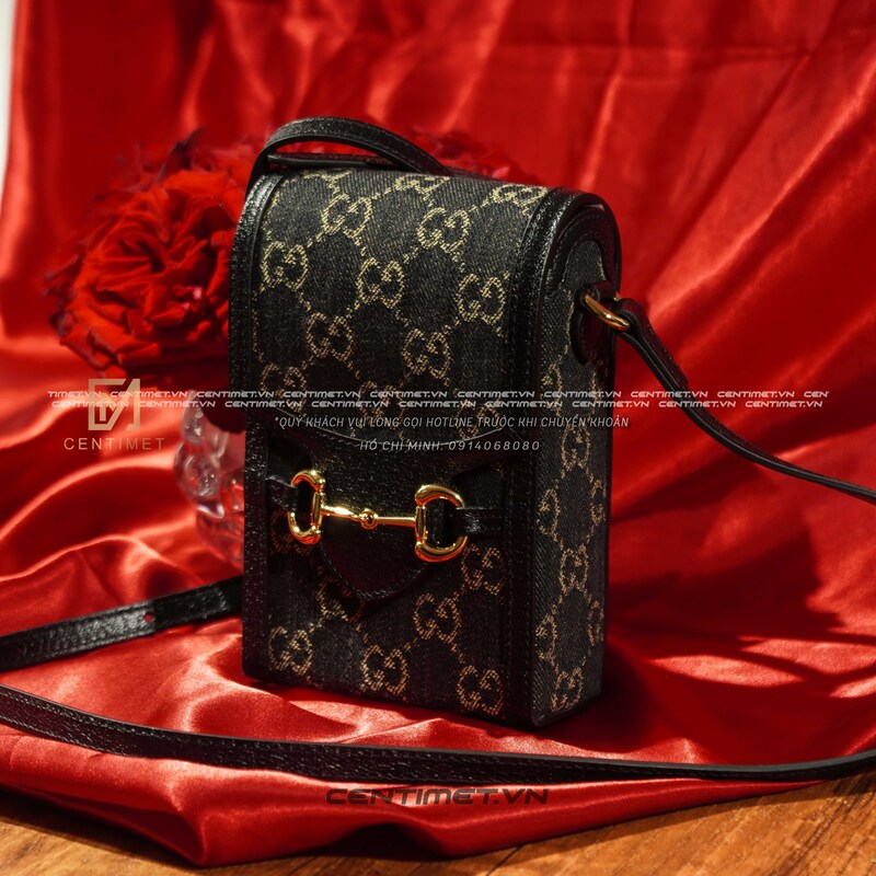 Túi đựng điện thoại siêu sang chảnh đến từ nhà mốt Gucci cùng hoạ tiết Horsebit đặc trưng