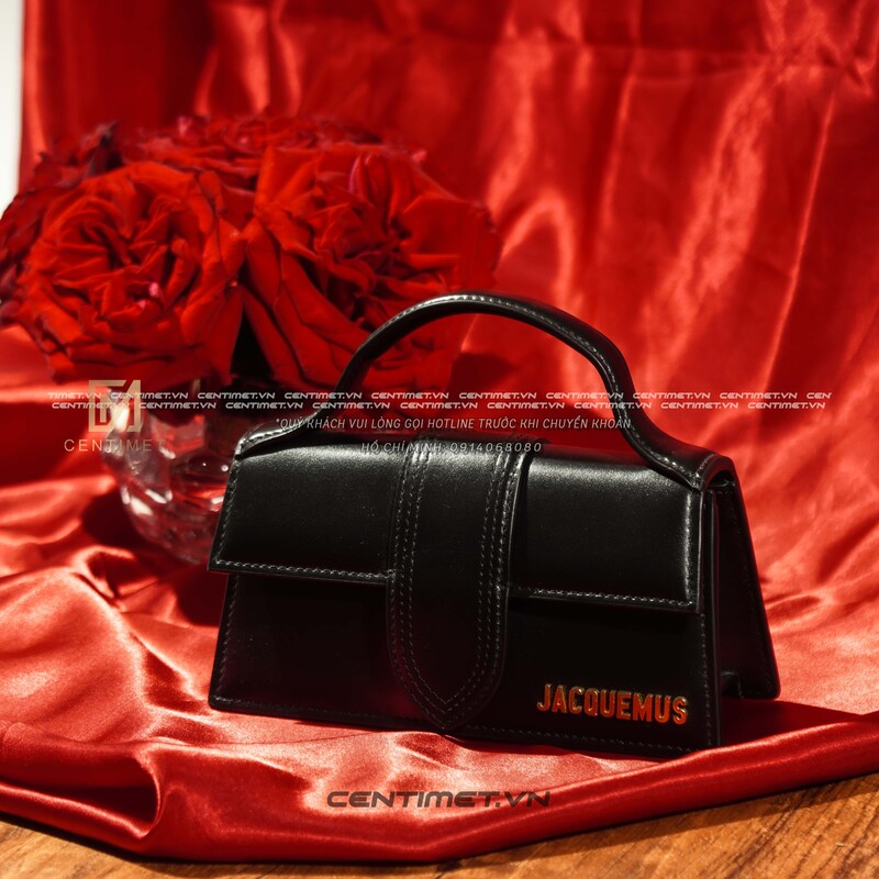 Túi màu đen kiểu dáng mới lạ đến từ thương hiệu Jacquemus