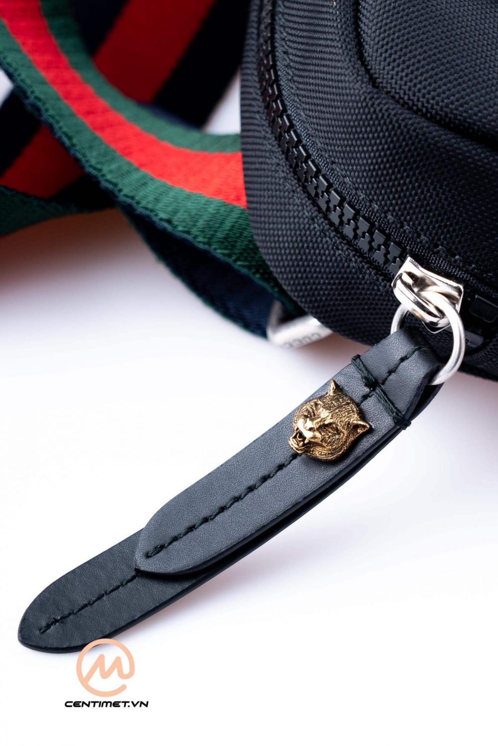 tui-gucci-black-tiger-embroidered-cross-body-bag-0012 (6 of 6)