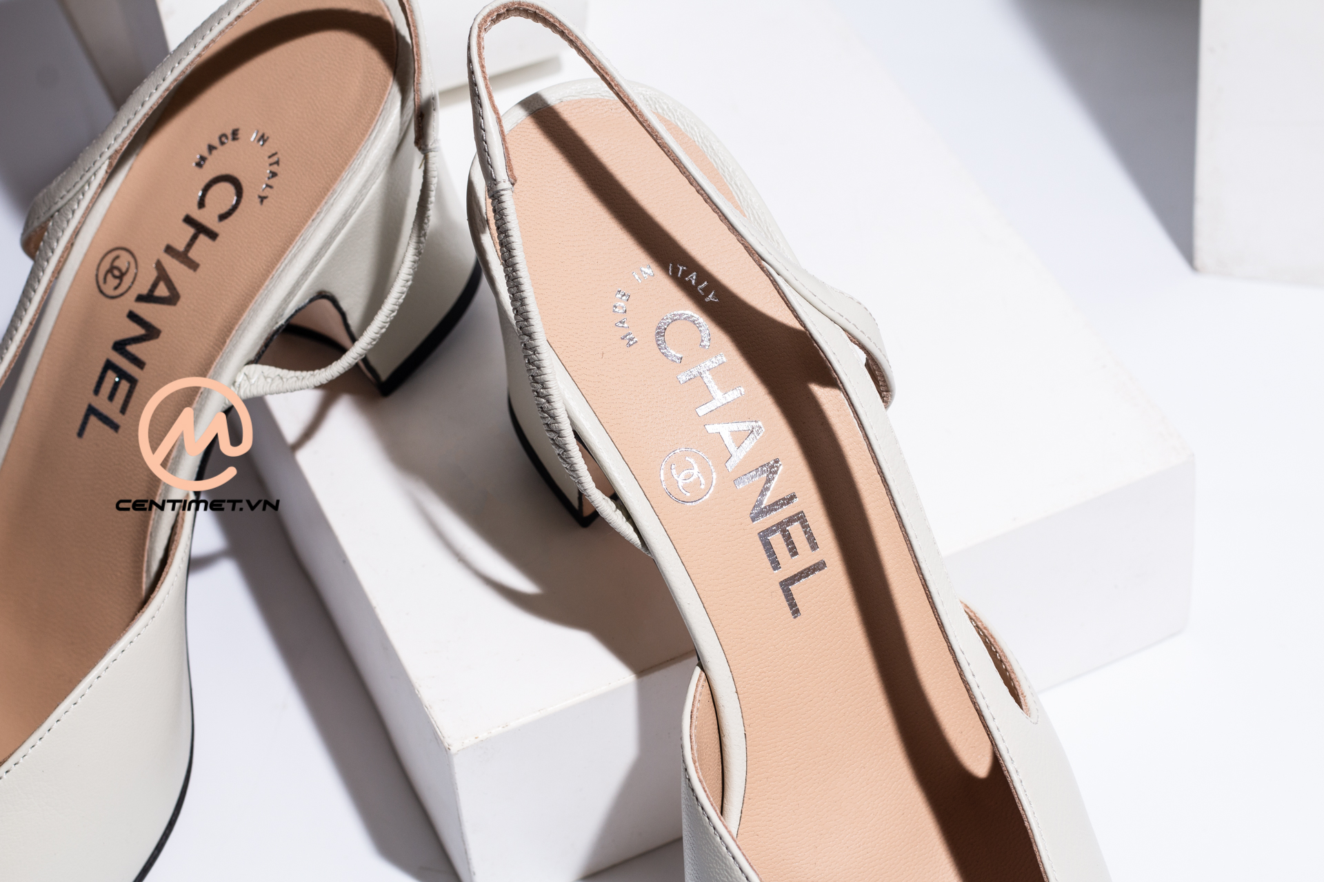 Giày thể thao cao cổ Chanel bản siêu cấp màu trắng – Túi Xách Nữ, Túi Xách  Đẹp, Túi Xách Giày Dép Nữ – Bước Thời Trang